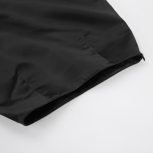 Title 14, All-match black silk-like draping skirt. Versat...