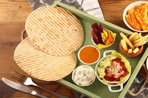 Hummus With Paneer Shawarma Platter