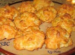 Garlic cheese Biscuit. Remix was pinched from <a href="https://www.facebook.com/photo.php?fbid=10152043797153297" target="_blank">www.facebook.com.</a>