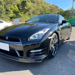 NISSAN GT-R