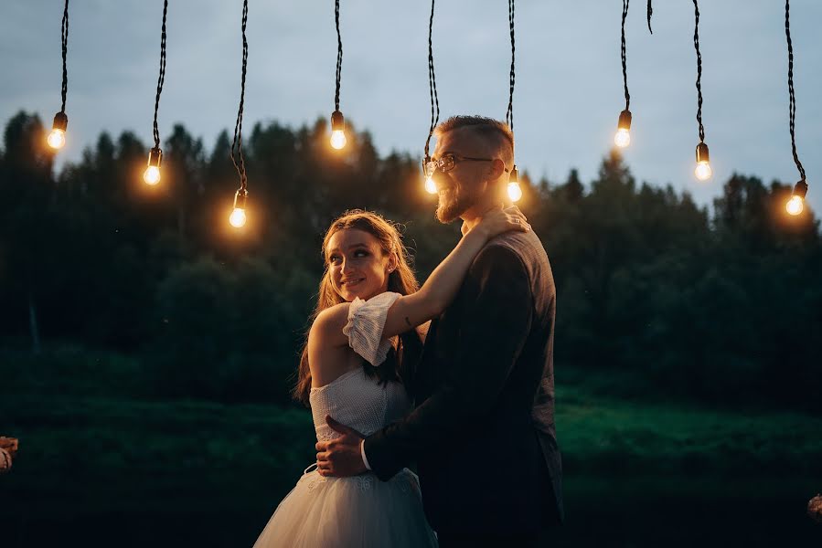 Fotografo di matrimoni Denis Medovarov (sladkoezka). Foto del 9 ottobre 2021