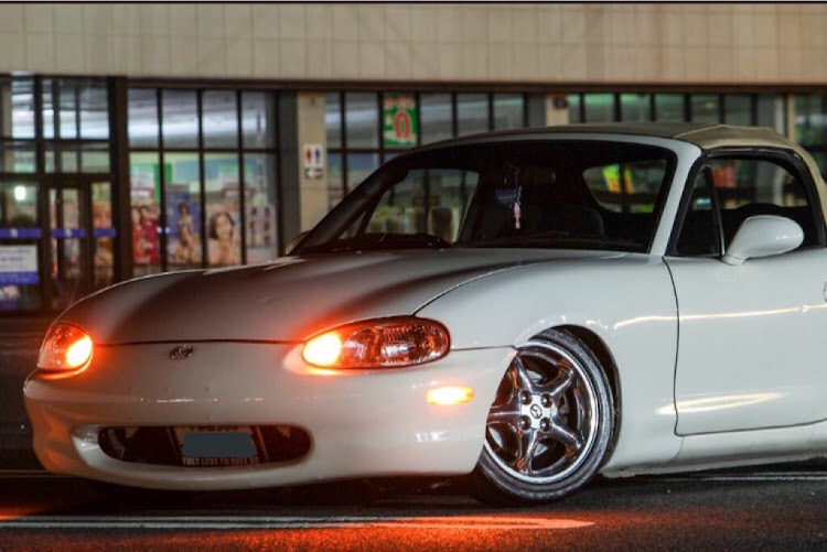 ロードスターのusdm風・純ベタ・Miataに関するカスタム事例の投稿画像1枚目