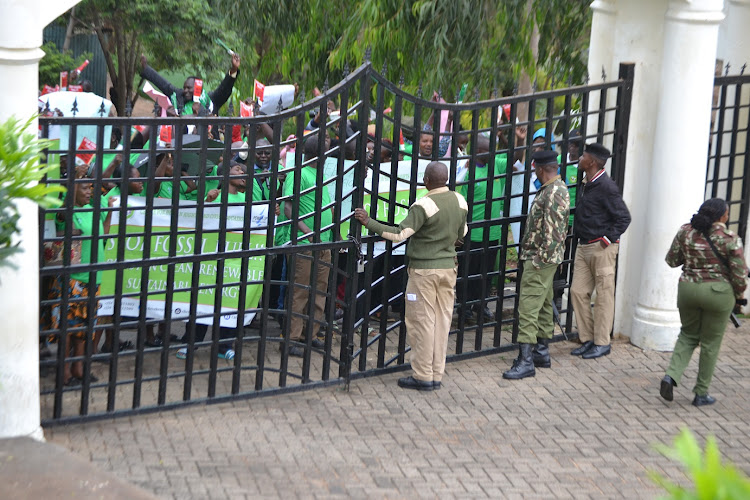 Security officers and sentries at the gate to the Kitui county headquarters block the Mui Coal basin residents from accessing the offices when they visited on Friday to present a petition to Governor Julius Malombe.