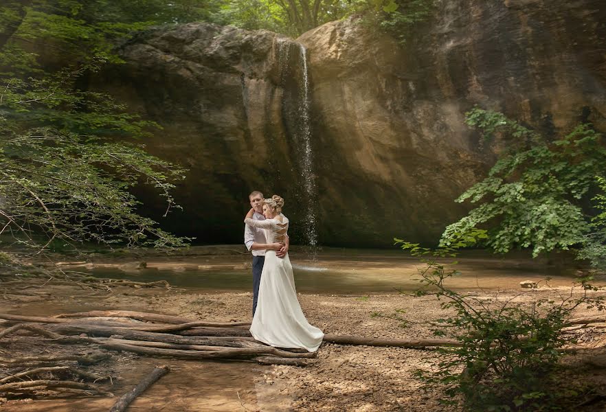 Fotógrafo de casamento Olga Selezneva (olgastihiya). Foto de 5 de julho 2019