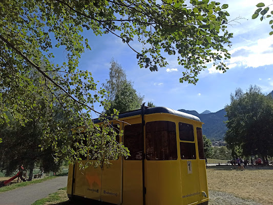 Yellow on the road  di Valery77