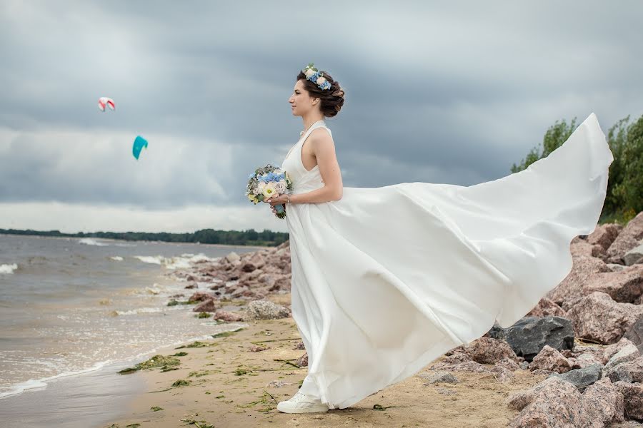 Photographe de mariage Aleksandra Saburova (abril). Photo du 16 août 2020