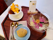 King of peony tea, Chinese green bean cake (bottom) and tea pudding.