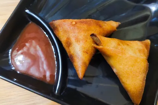 Chicken Chilli Samosa [2 Pieces, 70 Gm)