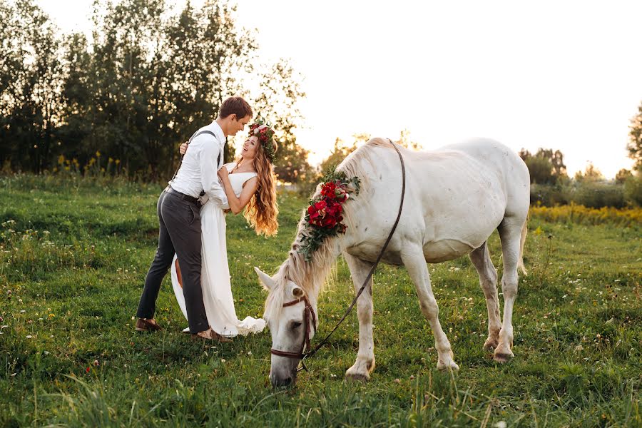 Wedding photographer Olya Bezhkova (bezhkova). Photo of 17 September 2019