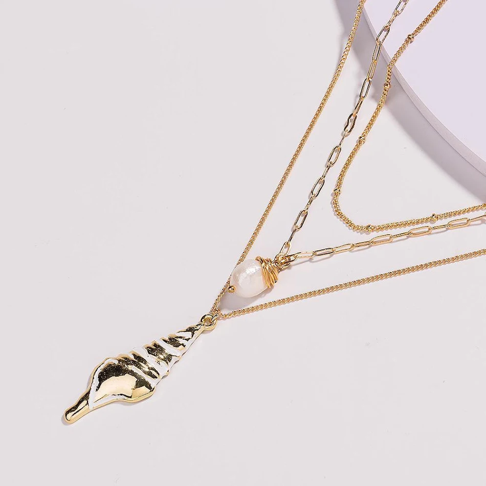 Modieuze parel, zeester en schelp hanger ketting, perfect voor een strandlook en zomerse outfits. Voegt een vleugje maritieme flair toe.