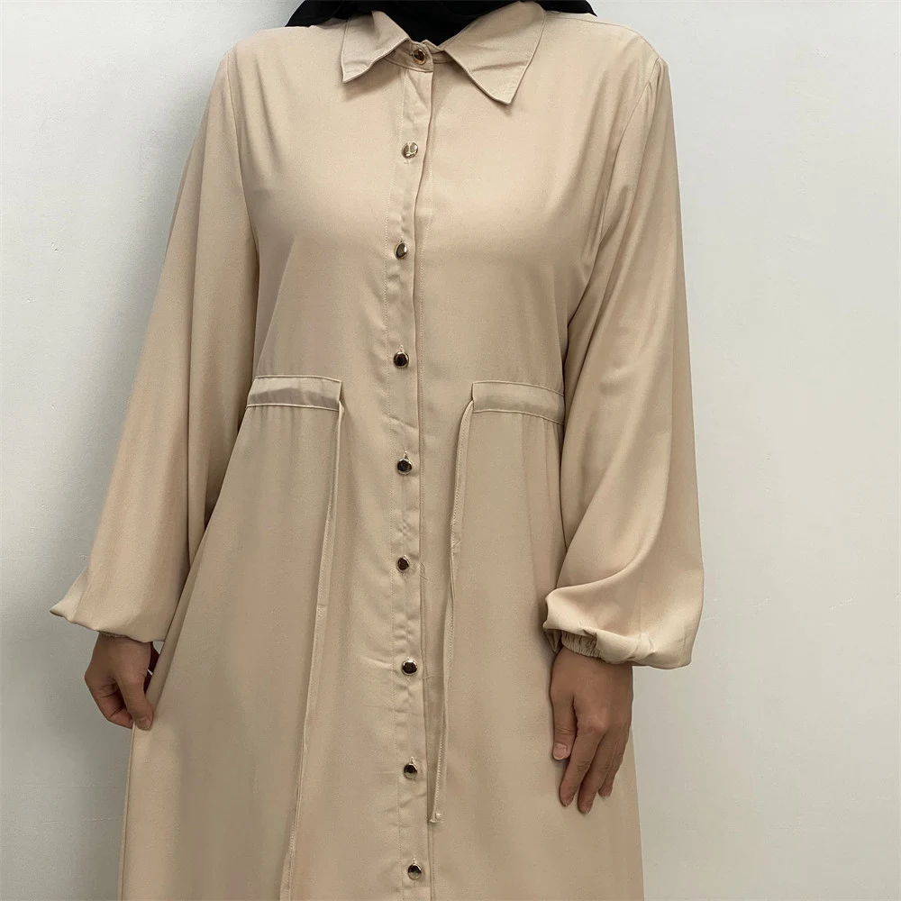 Title 2, Vestido slim fit com botões coloridos, limpo e ...