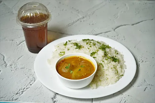 Veg Dalcha Rice With Lemon Iced Tea