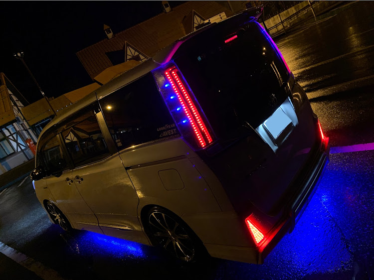 エスクァイアの夏休みの工作・DIY・テールランプ加工中・LED・シーケンシャルに関するカスタム事例の投稿画像4枚目