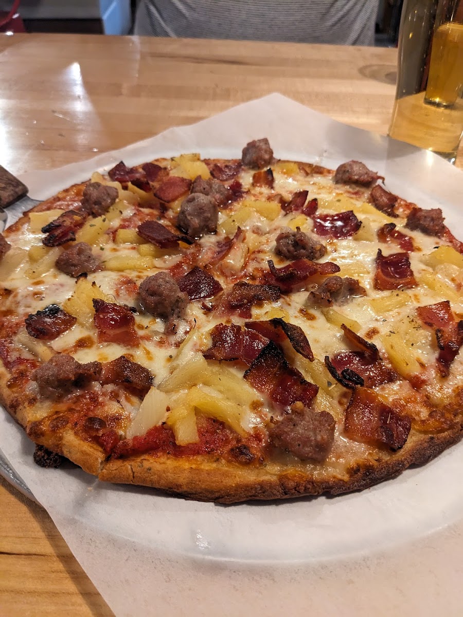 Amaaazing gf pizza! My favorite combo -- their homemade sausage, bacon and pineapple. They'll make it any way you like!