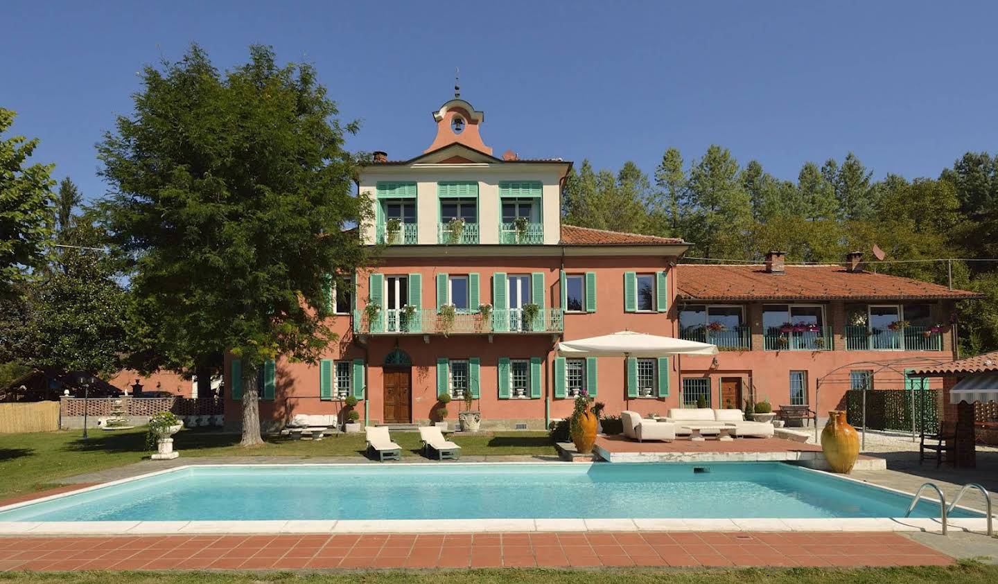 Villa with pool and garden Rivalba