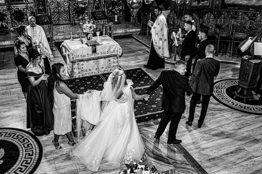 Wedding photographer Romeo Catalin (fotoromeocatalin). Photo of 22 November 2023