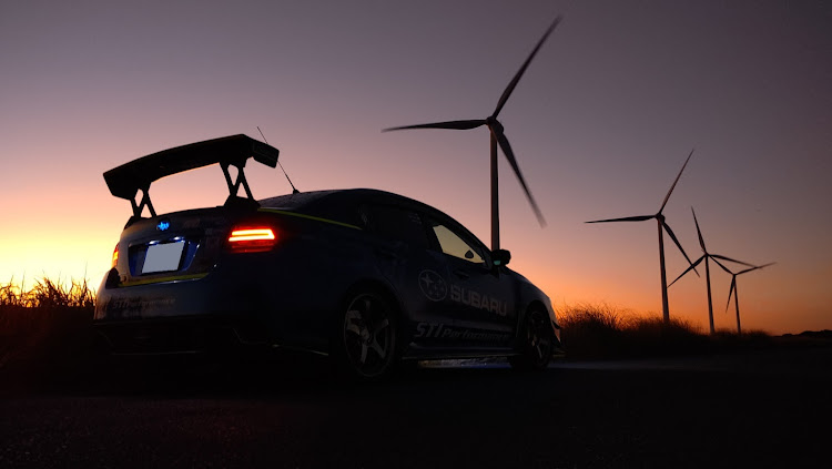 WRX STIの蛍光イエロー・こっそりリニューアル計画中🙊・自然に溶け込む⁉️・SUBARU・夜明け前に関するカスタム事例の投稿画像1枚目