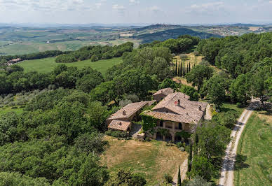 Corps de ferme avec jardin et piscine 12