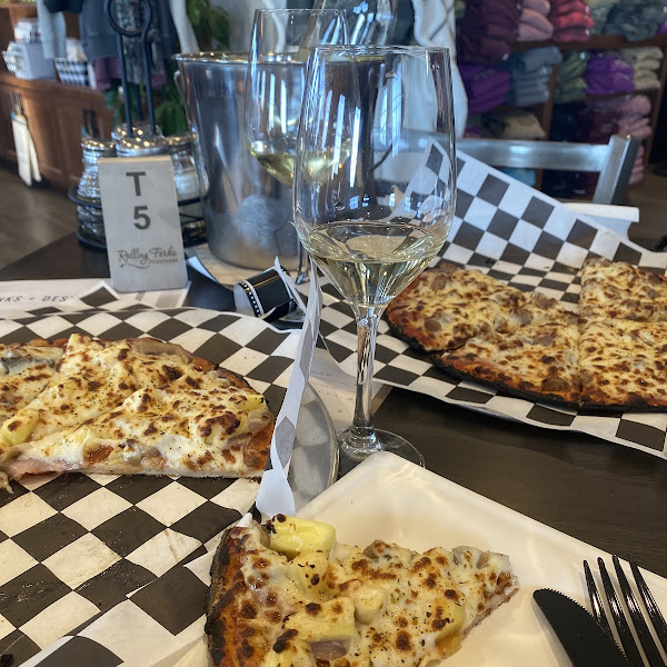 Gluten-Free Pizza at Rolling Forks Vineyards