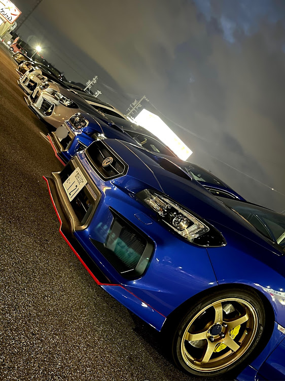 WRX STIのナイトモード・ゴールドホイール・VAB・ADVAN・集会に関するカスタム事例の投稿画像1枚目