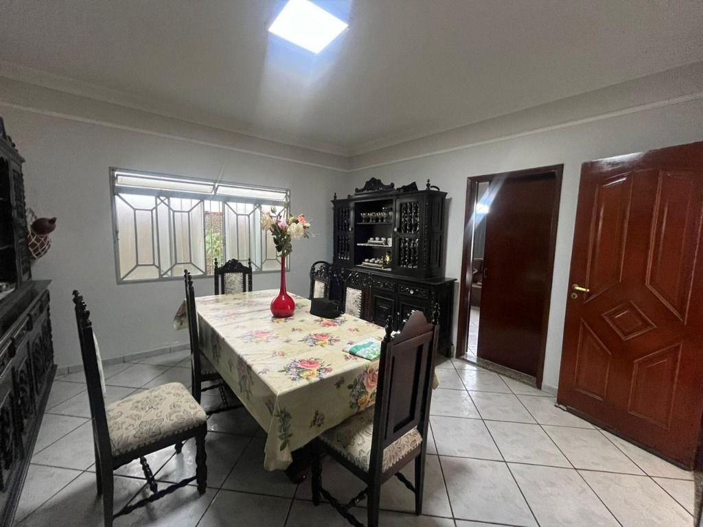 Casa com 3 dormitórios à venda, 201 m² por R$ 590.000,00 - São Benedito - Uberaba/MG