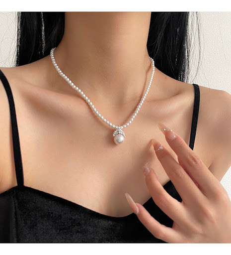 Title 9, French Style Temperament Crown Zircon Pendant P...