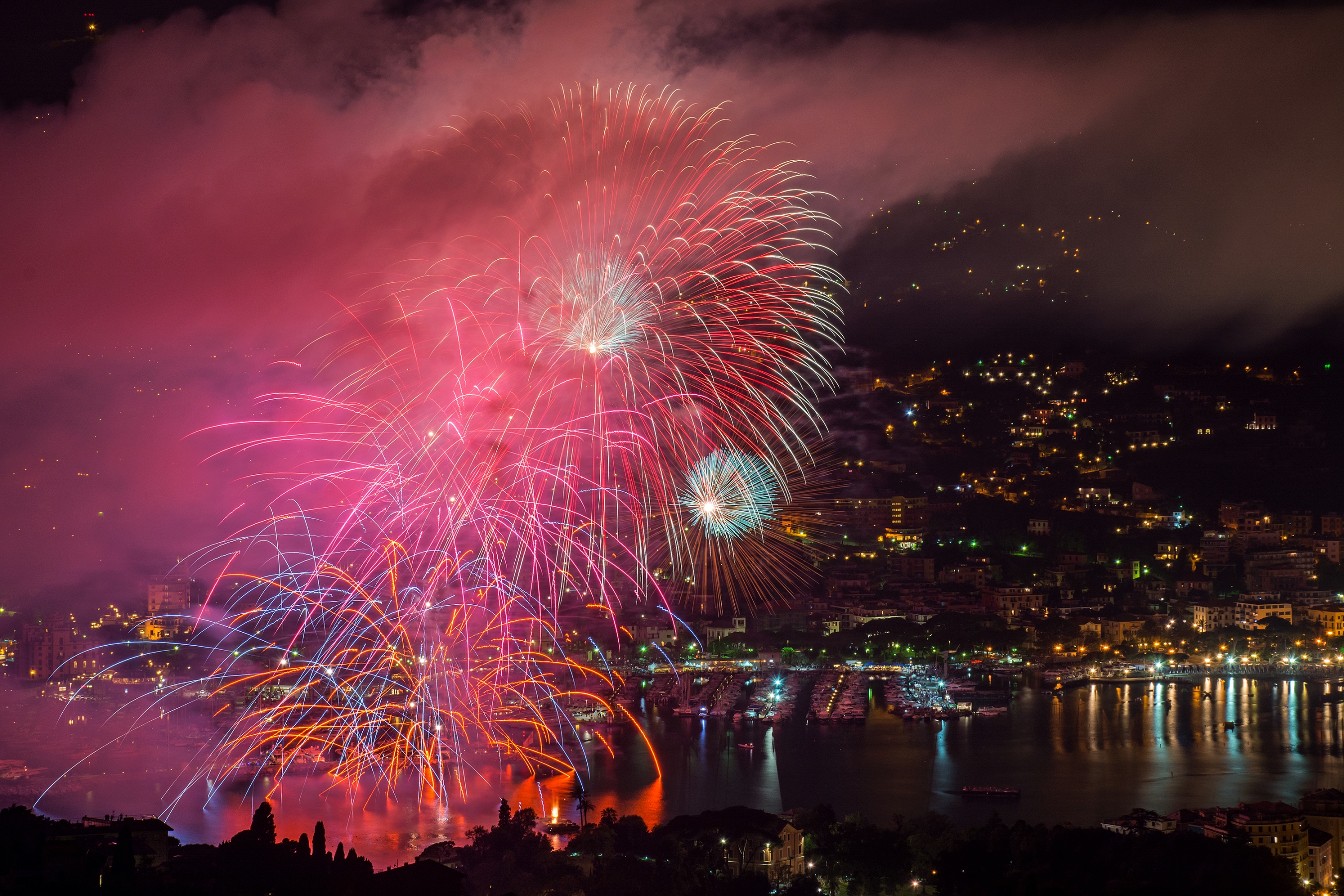 Pink Fireworks di LucaMonego