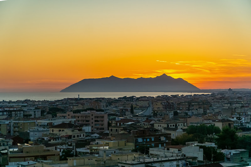 Circeo fluttuante al tramonto di CosmoPic.it