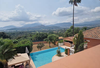 Propriété avec piscine et jardin 3