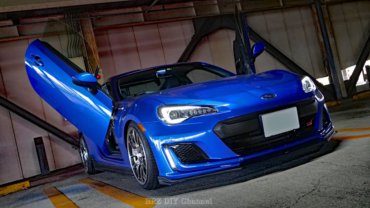 BRZのYouTube・ガルウイング・立体駐車場は盛れる・投稿の秋に関するカスタム事例の投稿画像1枚目