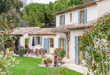 Maison avec piscine et jardin 19