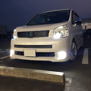 ヴォクシー ZRR70W