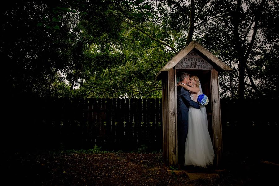 Fotógrafo de casamento Costin Tertess (costintertess). Foto de 30 de julho 2018