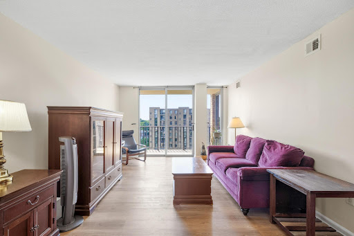 Living room with purple sofa and balcony - Apartment / penthouse purchase in Arlington, 2 bedrooms
