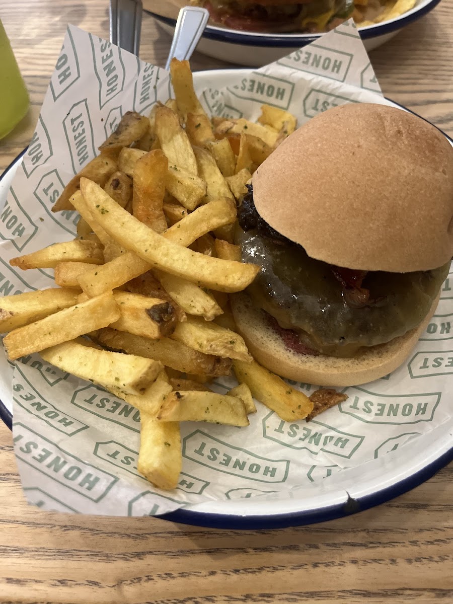 Honest beef hamburger with Rosemary chips