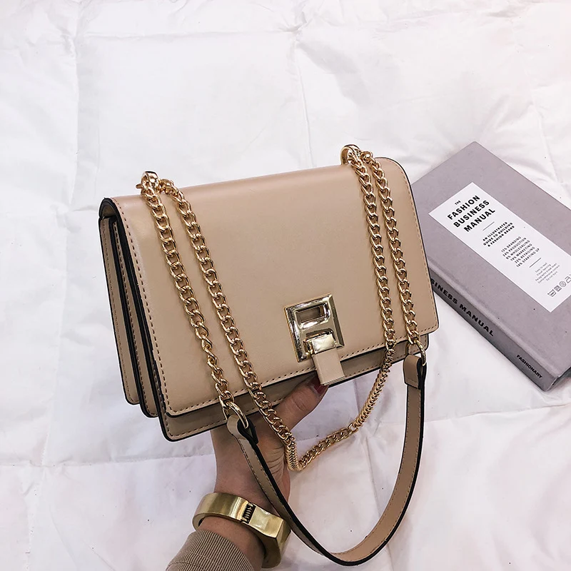 Sac bandoulière simple et tendance, polyvalent et facile à assortir. Idéal pour un usage quotidien, transportez vos essentiels avec style.