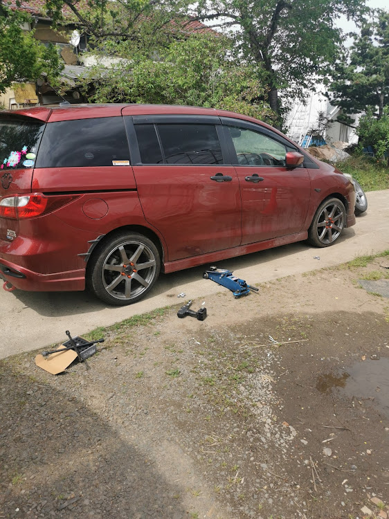 ラフェスタ ハイウェイスターのナット交換・タイヤ交換・PF07・Durax・新緑の季節に関するカスタム事例の投稿画像2枚目