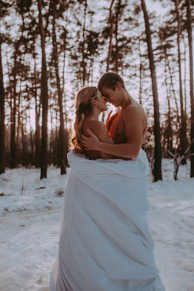 Wedding photographer Anastasiya Ponomarenko (staseyrozen). Photo of 13 March 2021