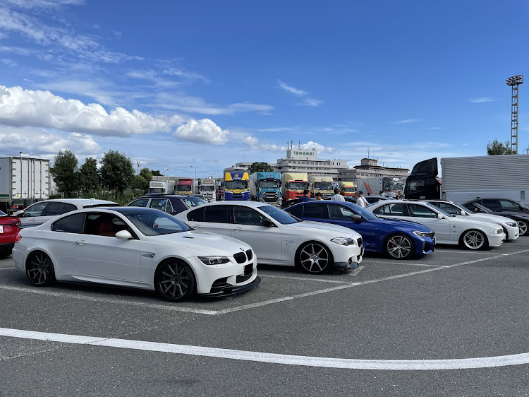 M3 セダンのBMW・F80M3・吹田SA上り・昼間の撮影・シエンタハイブリッドに関するカスタム事例の投稿画像3枚目