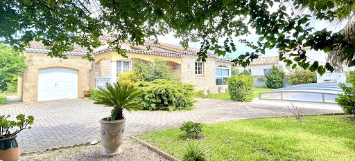 House with pool and terrace 4