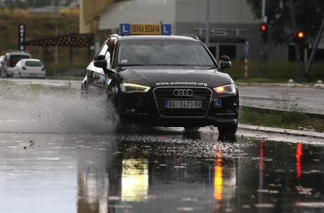 U Srbiji popodne jaki pljuskovi s grmljavinom i gradom - upozorili meteorolozi