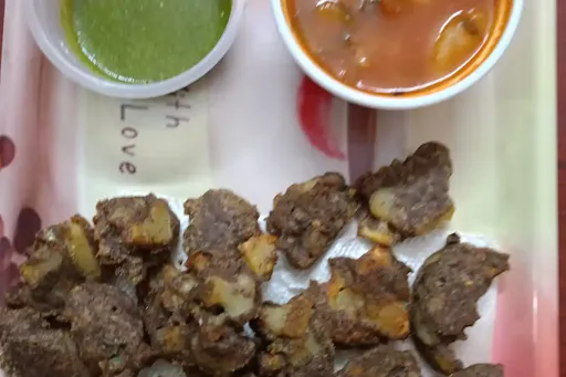 Kuttu Pakode With Aloo Sabzi And Green Chutney & Salad