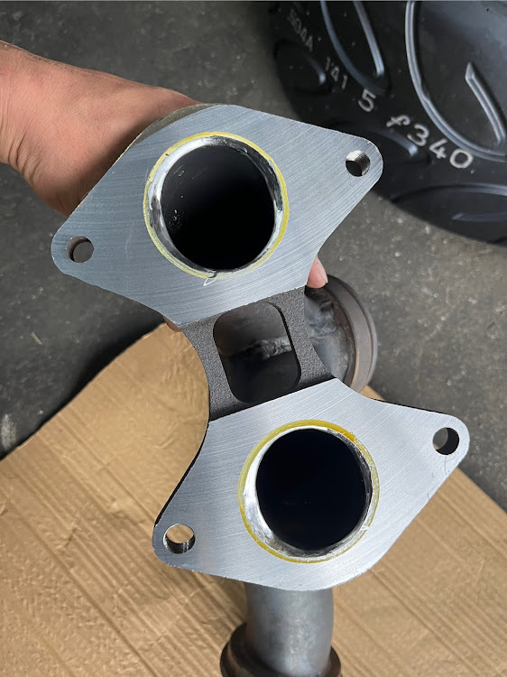 RX-7の排気漏れ修理・エキマニ面研に関するカスタム事例の投稿画像3枚目