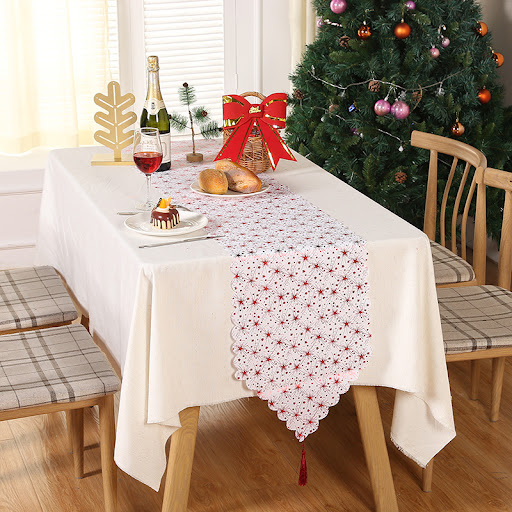 Title 19, Christmas Snowflake Leaves Table Runner, elegan...