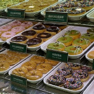 Krispy Kreme Doughnuts 甜甜圈