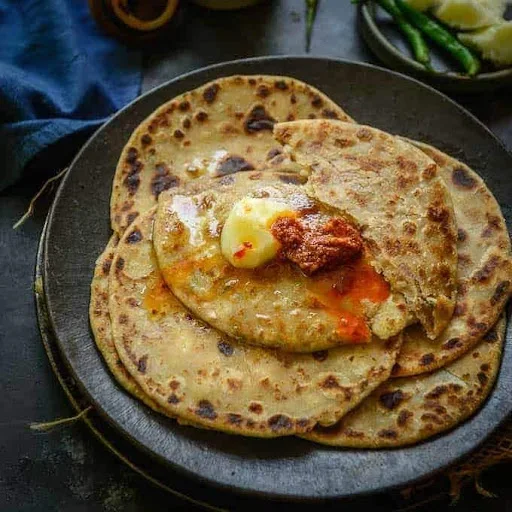 Aloo Paratha With Dal Makhani