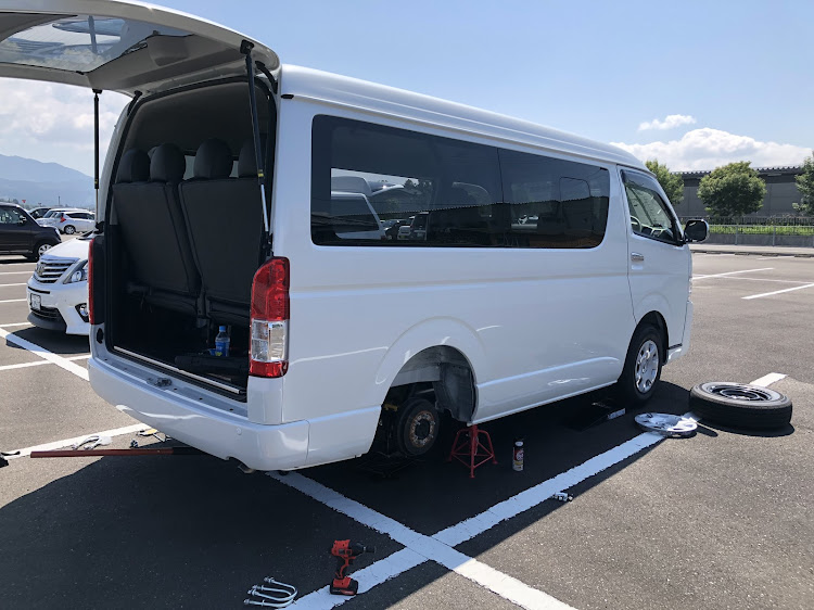 ハイエースの車高調整・DIY・玄武に関するカスタム事例の投稿画像2枚目