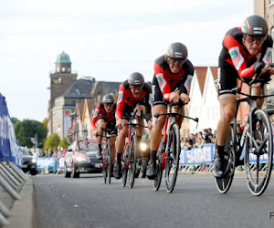 Greg Van Avermaet en Jürgen Roelandts aan het feest in (geneutraliseerde) ploegentijdrit