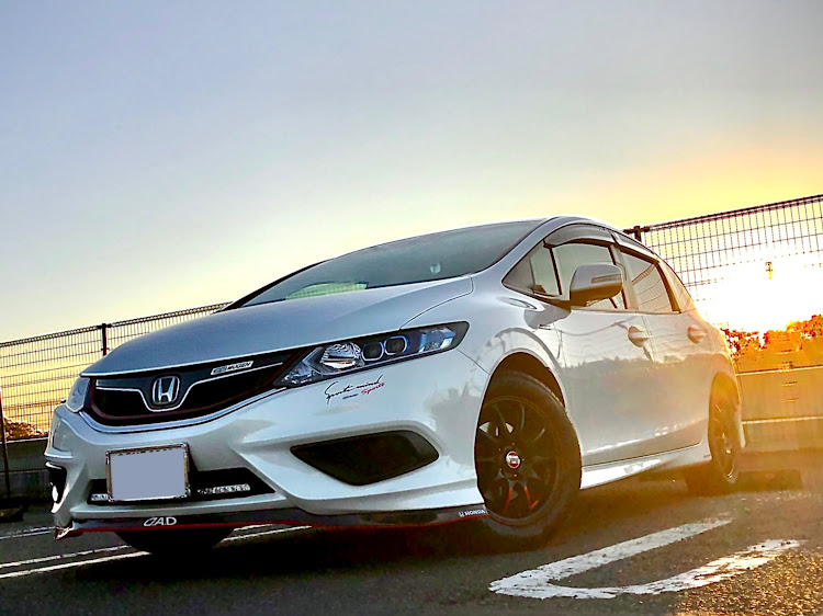 ジェイドの新年のご挨拶・白ジェイド・超カミカゼ4MIX💦・洗車・スパシャン2020に関するカスタム事例の投稿画像1枚目