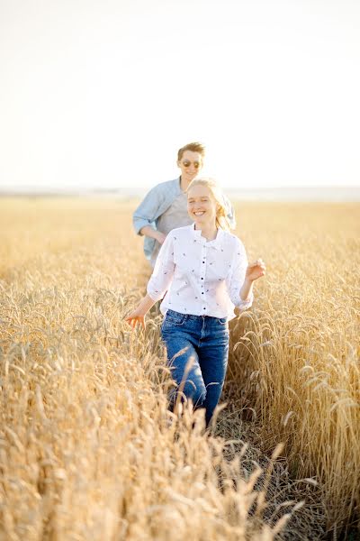 Fotógrafo de casamento Nastya Khokhlova (khokhlovaphoto). Foto de 15 de agosto 2017